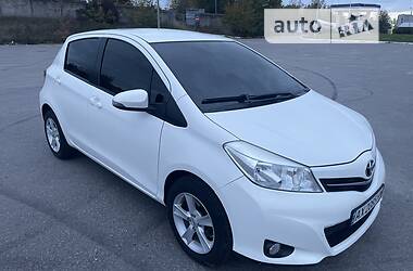 Хетчбек Toyota Yaris 2012 в 