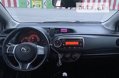 Хетчбек Toyota Yaris 2012 в 