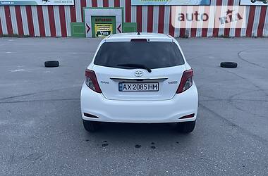 Хетчбек Toyota Yaris 2012 в 