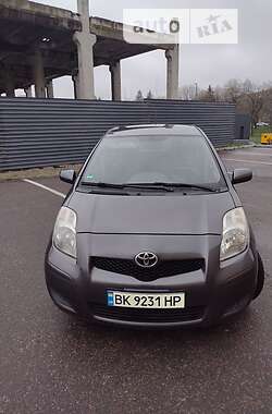 Седан Toyota Yaris 2009 в Рівному