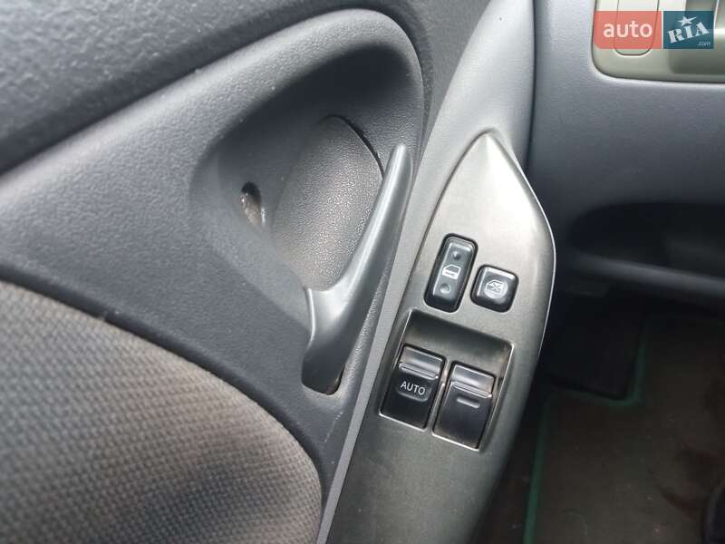 Хэтчбек Toyota Yaris 2001 в Балте