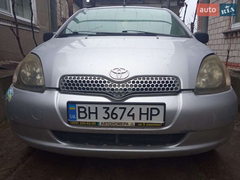 Хэтчбек Toyota Yaris 2001 в Балте