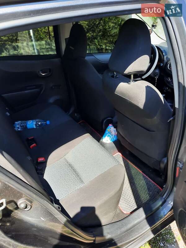 Хэтчбек Toyota Yaris 2012 в Черновцах