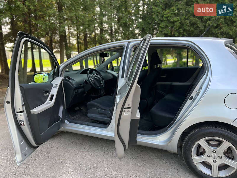 Хетчбек Toyota Yaris 2008 в Львові