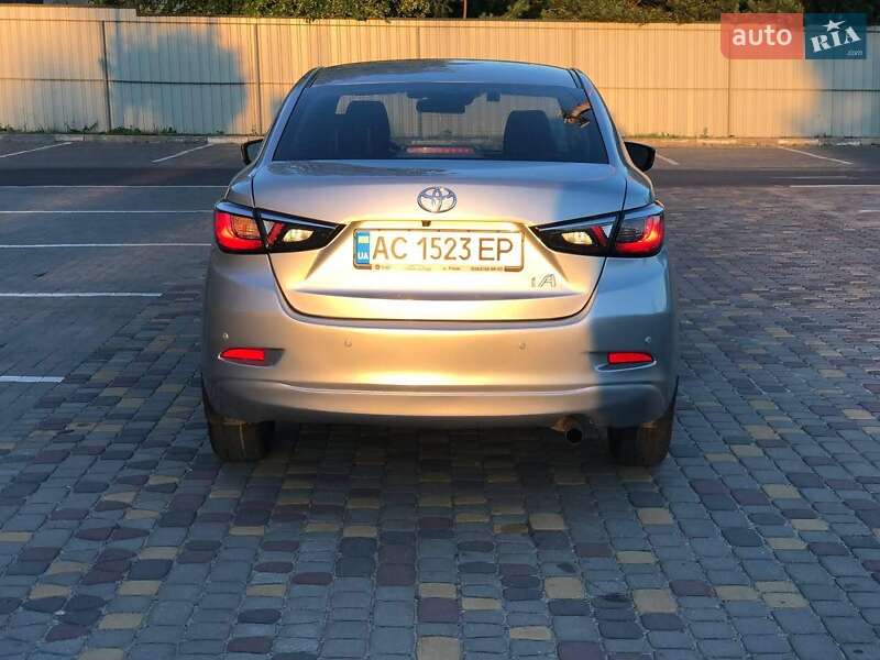 Седан Toyota Yaris 2017 в Луцке
