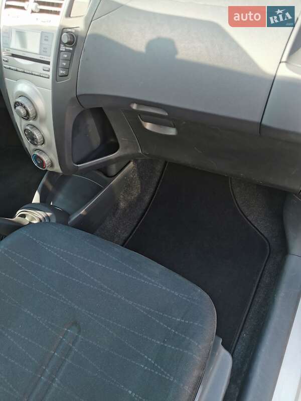 Хетчбек Toyota Yaris 2008 в Житомирі