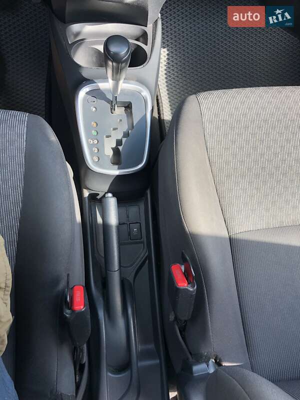 Хэтчбек Toyota Yaris 2015 в Кременчуге фото 6 Хэтчбек Toyota Yaris 2015 в Кременчуге