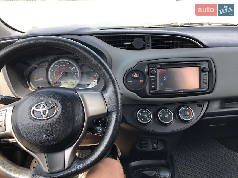 Хэтчбек Toyota Yaris 2015 в Кременчуге фото 7 Хэтчбек Toyota Yaris 2015 в Кременчуге