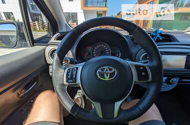 Хэтчбек Toyota Yaris 2012 в Львове