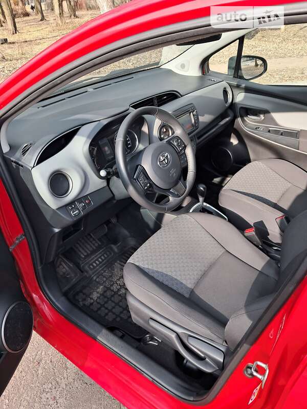 Хэтчбек Toyota Yaris 2015 в Чернигове