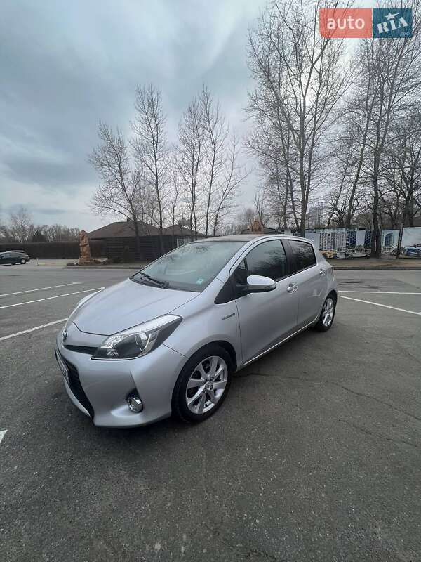 Хэтчбек Toyota Yaris 2013 в Днепре