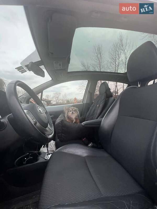 Хэтчбек Toyota Yaris 2013 в Днепре