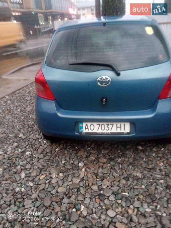 Хэтчбек Toyota Yaris 2006 в Рахове