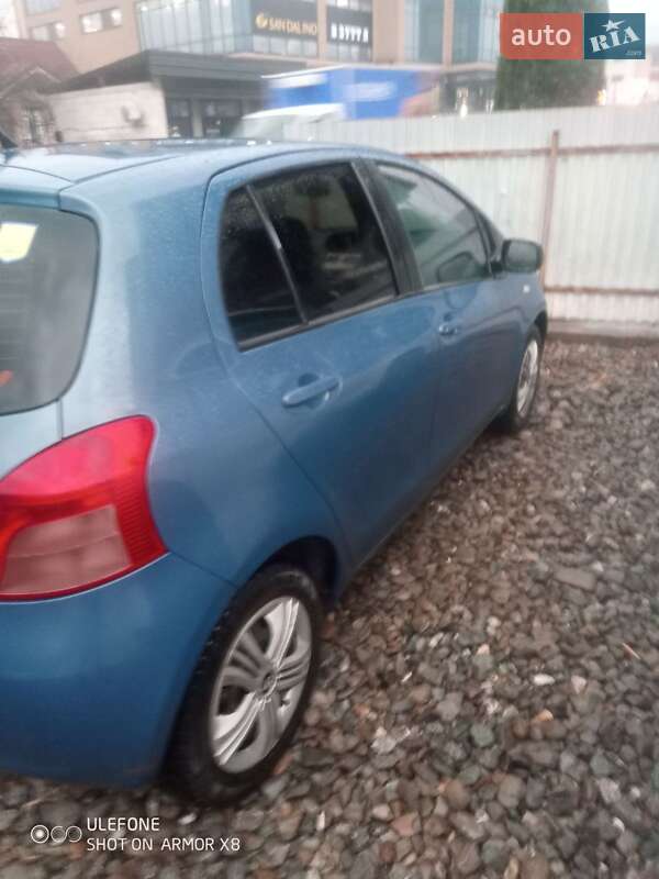 Хэтчбек Toyota Yaris 2006 в Рахове