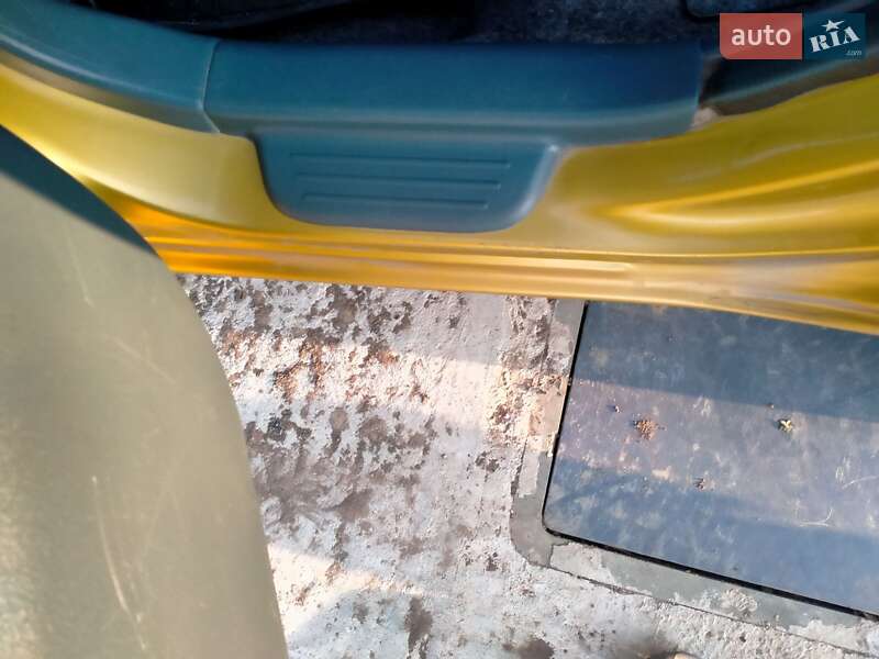 Хэтчбек Toyota Yaris 2001 в Беляевке