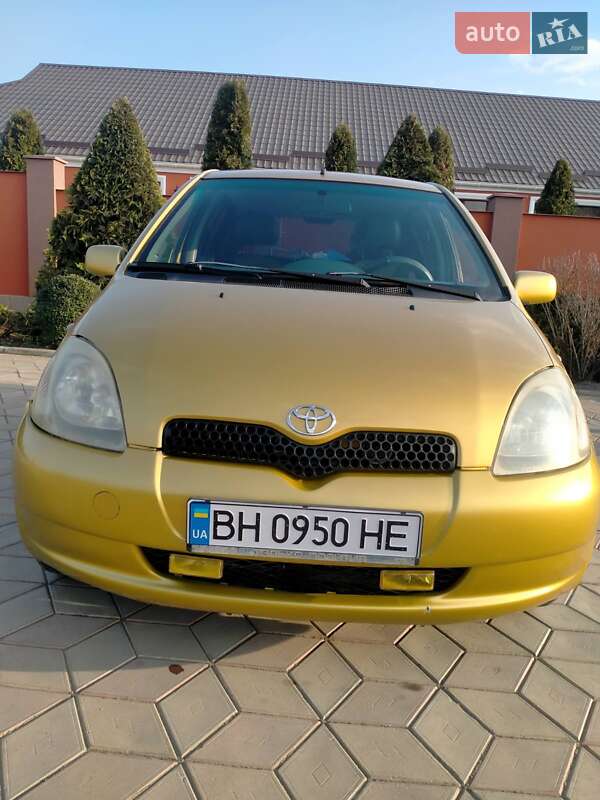 Хэтчбек Toyota Yaris 2001 в Беляевке