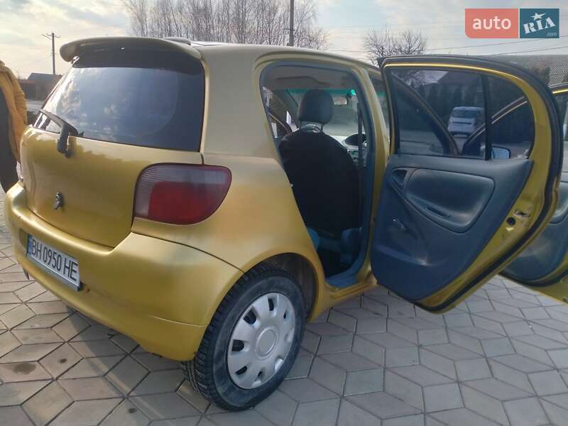 Хэтчбек Toyota Yaris 2001 в Беляевке