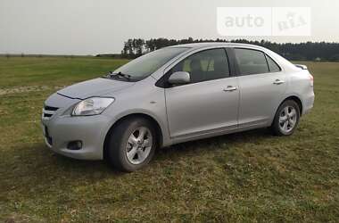 Седан Toyota Yaris 2008 в Червонограді