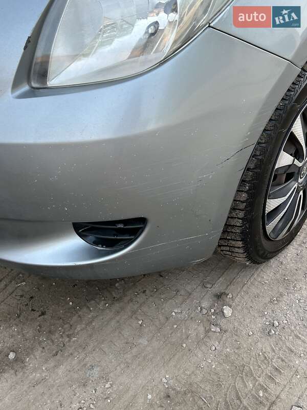 Хэтчбек Toyota Yaris 2007 в Днепре
