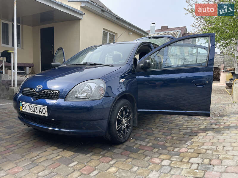 Хэтчбек Toyota Yaris 2003 в Ровно