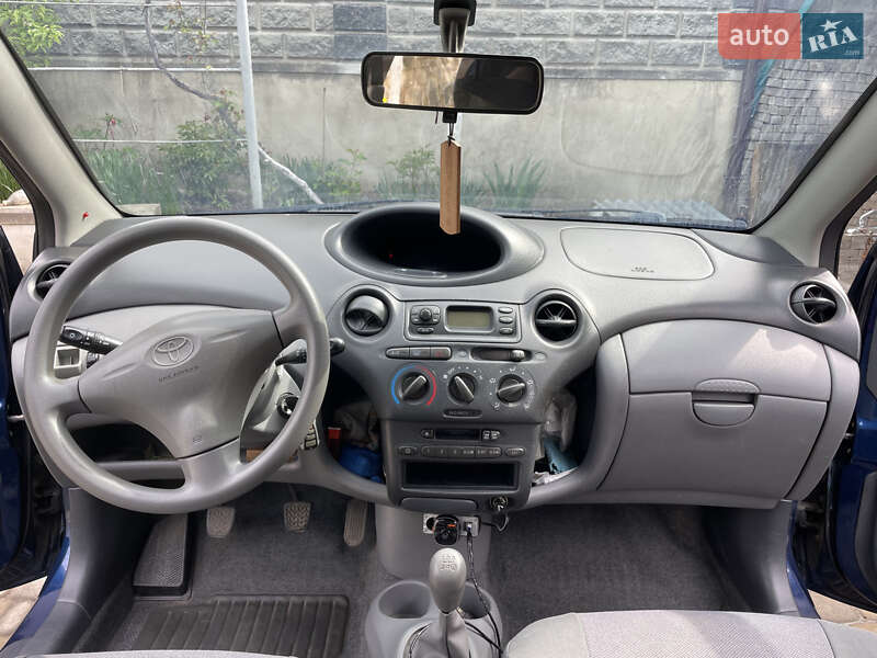 Хэтчбек Toyota Yaris 2003 в Ровно