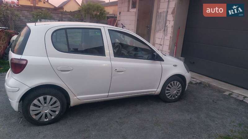 Хэтчбек Toyota Yaris 2002 в Ровно