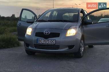 Хэтчбек Toyota Yaris 2006 в 