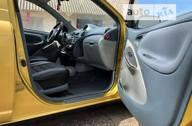 Хэтчбек Toyota Yaris 2001 в Умани