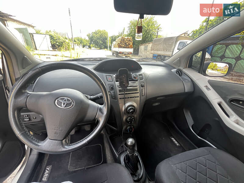 Хэтчбек Toyota Yaris 2010 в Запорожье