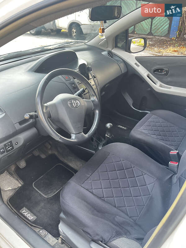 Хэтчбек Toyota Yaris 2010 в Запорожье