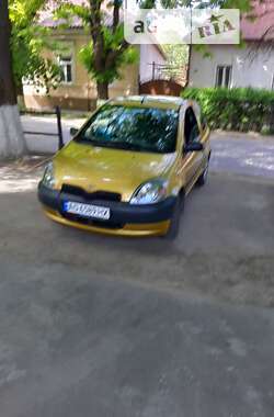 Хэтчбек Toyota Yaris 2001 в Берегово