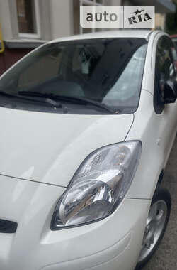 Хэтчбек Toyota Yaris 2009 в Черновцах