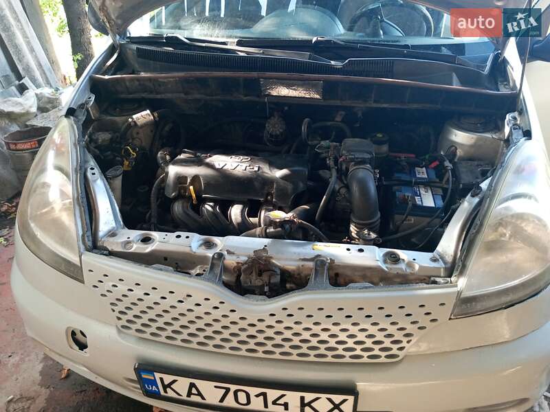 Хэтчбек Toyota Yaris 2000 в Чернигове