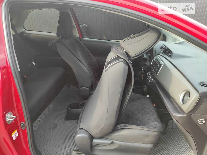 Хэтчбек Toyota Yaris 2013 в Одессе