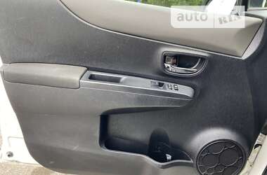 Хэтчбек Toyota Yaris 2012 в 