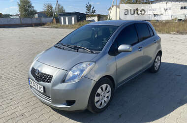 Хэтчбек Toyota Yaris 2006 в Сарнах