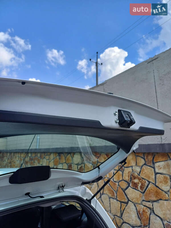Хэтчбек Toyota Yaris 2011 в Могилев-Подольске