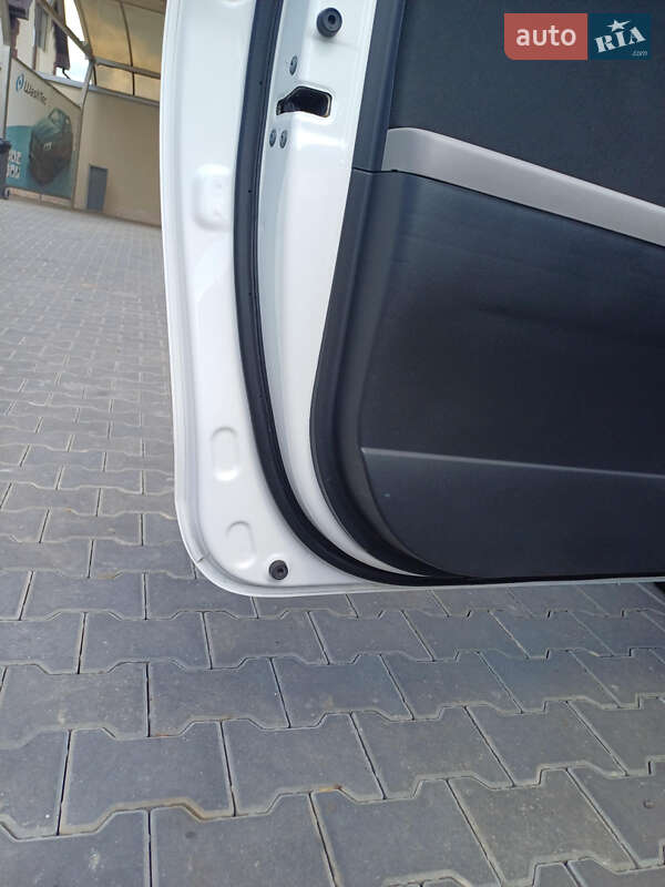 Хэтчбек Toyota Yaris 2011 в Могилев-Подольске