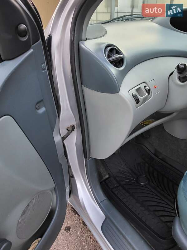 Хетчбек Toyota Yaris 2000 в Чорноморську фото 9 Хетчбек Toyota Yaris 2000 в Чорноморську
