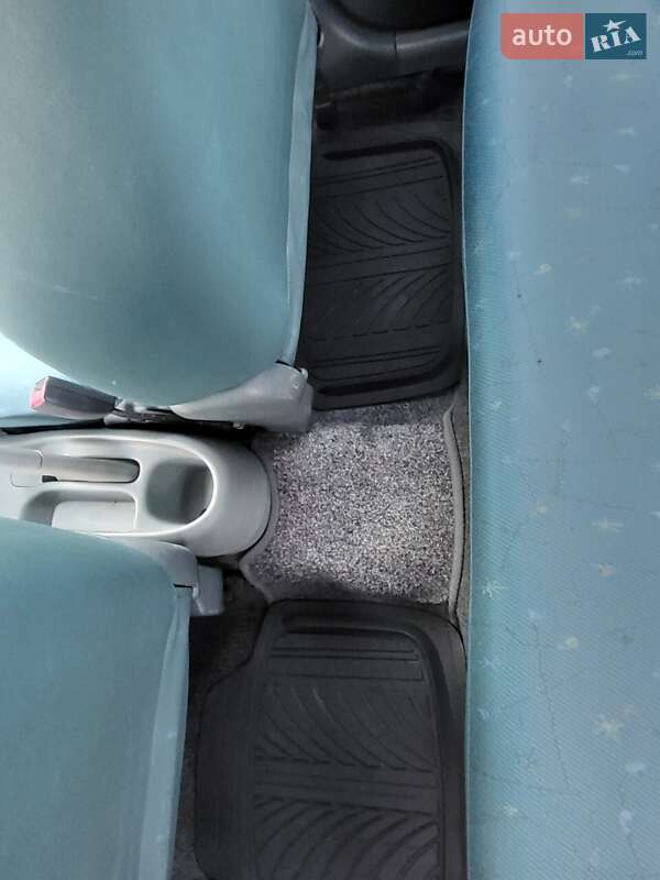 Хетчбек Toyota Yaris 2000 в Чорноморську фото 13 Хетчбек Toyota Yaris 2000 в Чорноморську