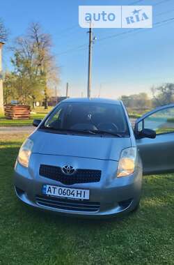 Седан Toyota Yaris 2005 в Коломые