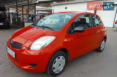 Хэтчбек Toyota Yaris 2008 в Сумах