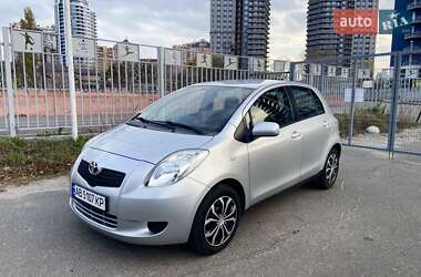 Хэтчбек Toyota Yaris 2006 в Киеве