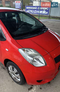 Хэтчбек Toyota Yaris 2006 в Ужгороде