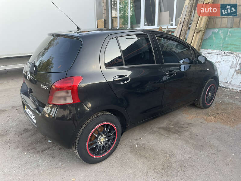 Хэтчбек Toyota Yaris 2005 в Житомире