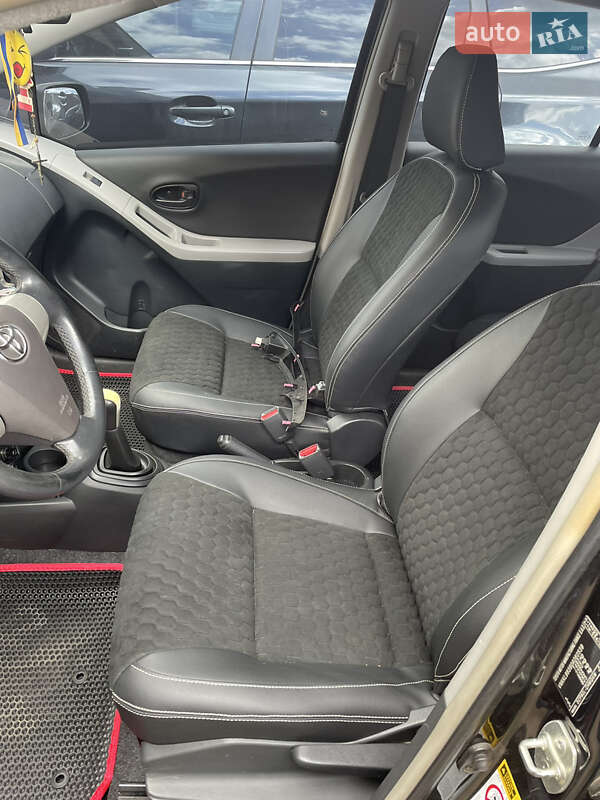 Хэтчбек Toyota Yaris 2005 в Житомире