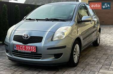 Хэтчбек Toyota Yaris 2006 в Сарнах