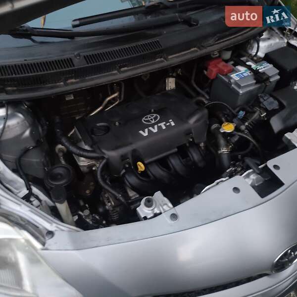 Седан Toyota Yaris 2007 в Киеве