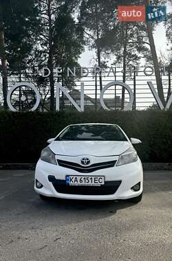 Хэтчбек Toyota Yaris 2012 в 