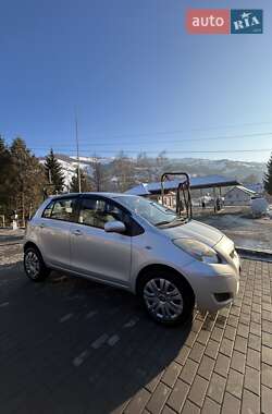 Хетчбек Toyota Yaris 2010 в Богдані